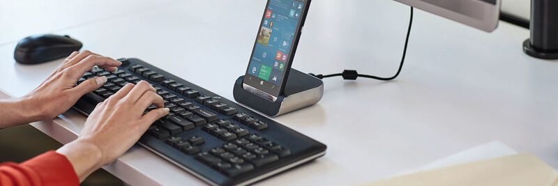 Im Kombination mit HP Lap Dock oder Desk Dock  lässt sich das Continuum-Smartphone Elite x3 wie ein Notebook oder PC nutzen. (HP)