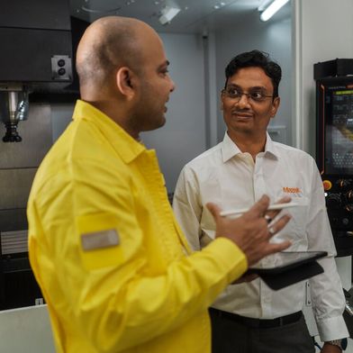 Fachkräftelücke und Wettbewerbsdruck? Dann können Sandvik-Ingenieure durch den Ansatz „Engineering Projects” dabei helfen, den immer herausfordernden Ansprüchen und Problemen in der Metallzerspanung gerecht zu werden. Hier eine ausführliche Darstellung ... (Bild: Sandvik Coromant)