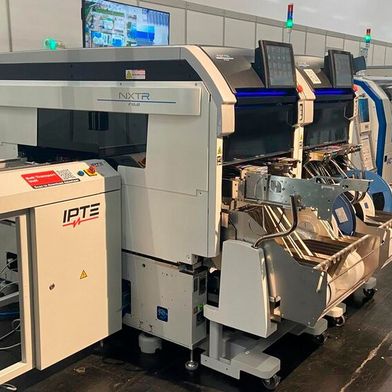 Auf der SMT connect 2024 umfasste die Future Packaging unter anderem IPTE-Transportmodule und Fuji-SMT-Bestückautomaten. (Bild: VCG)