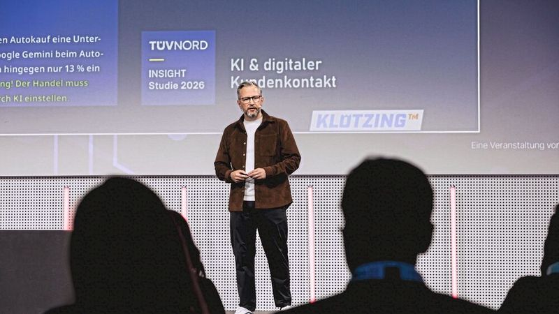 Marketing-Experte Tim Klötzing erläuterte den Einfluss von KI auf die Händlermarke. (Bild: Stefan Bausewein)