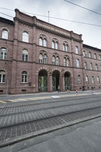 2018 – Platz 4: Karlsruher Institut für Technologie KIT   Note: 1,8   Platz vier der besten Biologie-/Biowissenschaften-Unis geht an das Karlsruher Institut für Technologie mit der Note 1,8.   Was genetische Barcodes für Superfoods sind, erklären die KIT-Forscher hier. Ebenfalls interessant: Top 10 der besten Universitäten für Chemie. (www.kit.edu / Karlsruher Institut für Technologie)