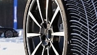 Der Michelin Pilot Alpin PA4 besitzt ein sehr fein gegliedertes Profil. (Michelin)