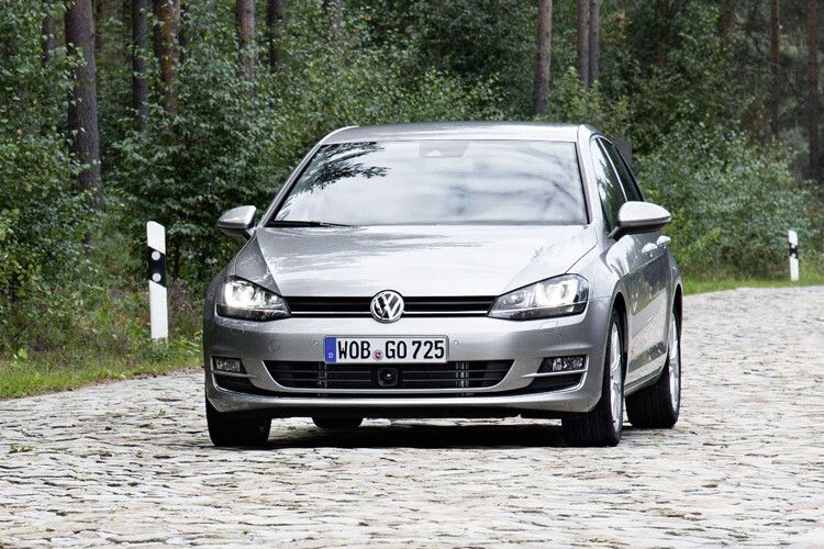 Die vielfältigen Fahrbahnqualitäten in Ehra-Lessien erlauben jegliche Arten von Tests, zum Beispiel auf Kopfsteinpflaster. (Foto: VW)