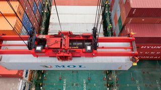 Abwärts: Vor allem im Chinageschäft mussten die deutschen Exporteure von Maschinen im ersten Halbjahr 2016 ein kräftiges Minus hinnehmen. (HHLA/engel+gielen)