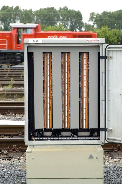 3 In den Klemmkästen  ... werden Schnellanschlussklemmen aus der Produktfamilie Clipline von Phoenix Contact eingesetzt. Bilder: Phoenix Contact (Archiv: Vogel Business Media)