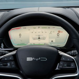 Die günstigeren Fertigungspreise im Reich der Mitte investiert BYD in Kunststoffe, Schalter oder Metalle. Hierzulande wird an dieser Stelle oft deutlich stärker gespart.(Bild:  BYD)