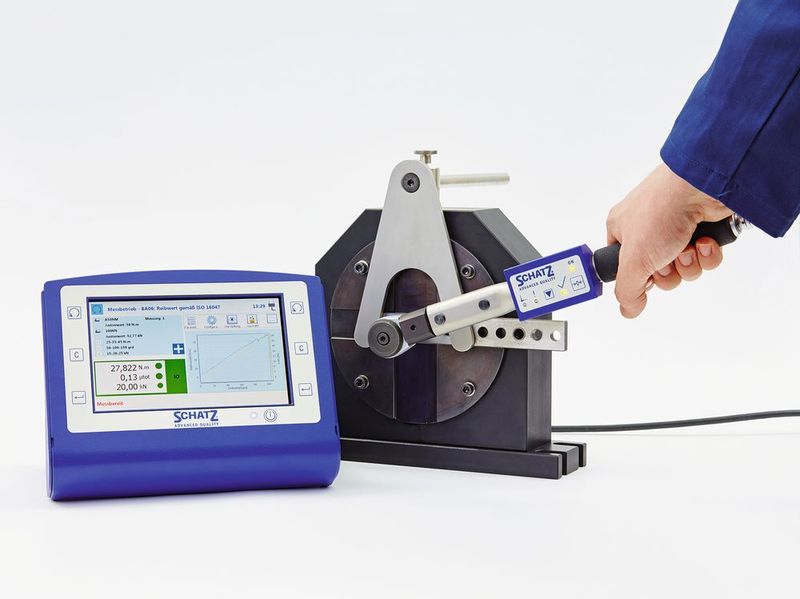 Zur direkten Überprüfung der Schrauboperation in der Montage werden alle Einflussgrössen am Schraubfall mit dem mobilen Messgerät Inspectpro erfasst.  (Kistler / Mike König)