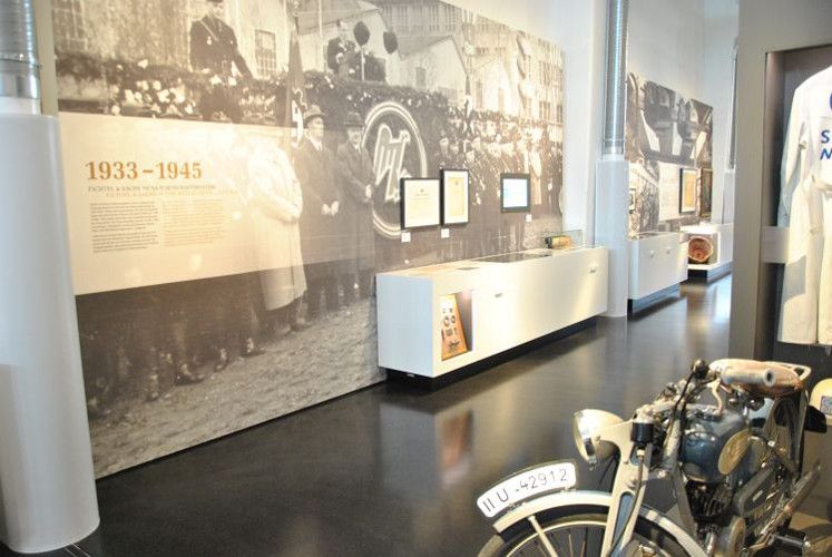 Auch die Geschichte zur Zeit des dritten Reichs wird nicht ausgespart. Der Firmengründer-Sohn Willy Sachs war bekennender Nationalsozialist und SS-Obersturmnbannführer. Von der Aufrüstung im Zuge des Zweiten Weltkriegs proftierte das Unternehmen in hohem Maße. (Foto: Dominsky)