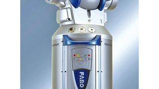 Der Faro-Laser-Tracker, der auf der Automatica 2010 zu sehen ist, findet aufgrund seines großen Messvolumens und seiner hohen Genauigkeit vielfältige Einsatzmöglichkeiten in der Robotik. Bild: Faro (Archiv: Vogel Business Media)