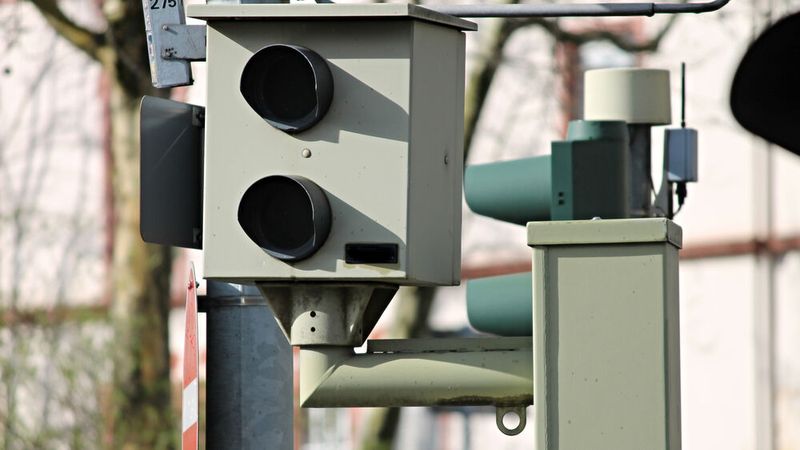 Zu schnelles Fahren wird künftig teuer. Vor allem aber müssen Autofahrer künftig ganz neue Regeln beachten.(Bild:  gemeinfrei /  Pixabay)