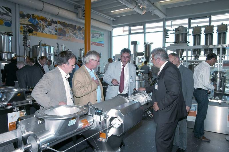 Diskussion und Dialog im AZO-Kundenzenter  (Bild: AZO)