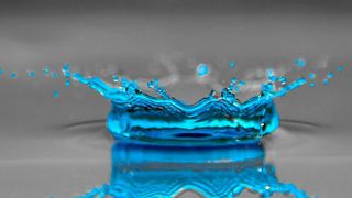 Die Erzeugung von grünem Wasserstoff erfolgt im Rahmen der Wasserspaltung in Wasserstoff und Sauerstoff durch Elektrolyse. (gemeinfrei)