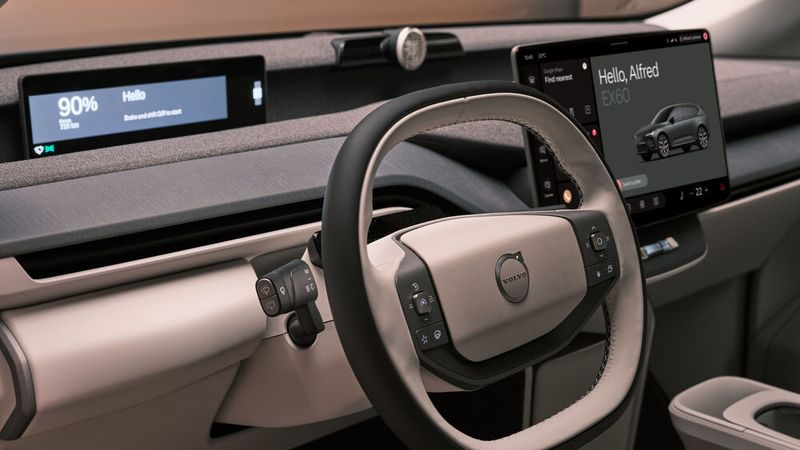 Begrüßenswert ist, dass es über dem Lenkrad zumindest ein kleines Fahrerinformationsdisplay gibt. Ein Head-up-Display findet sich in der Ausstattung des EX60 nicht. (Bild: Volvo)