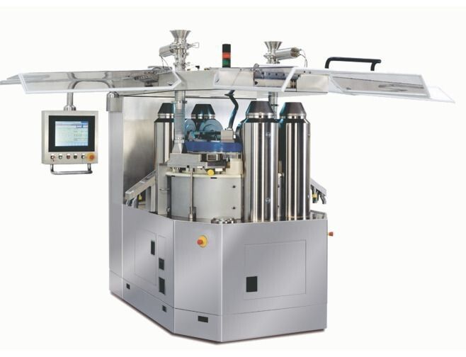 Die Maschinentüren im geöffneten Zustand. (Bild: Hecker Kunststofftechnik)