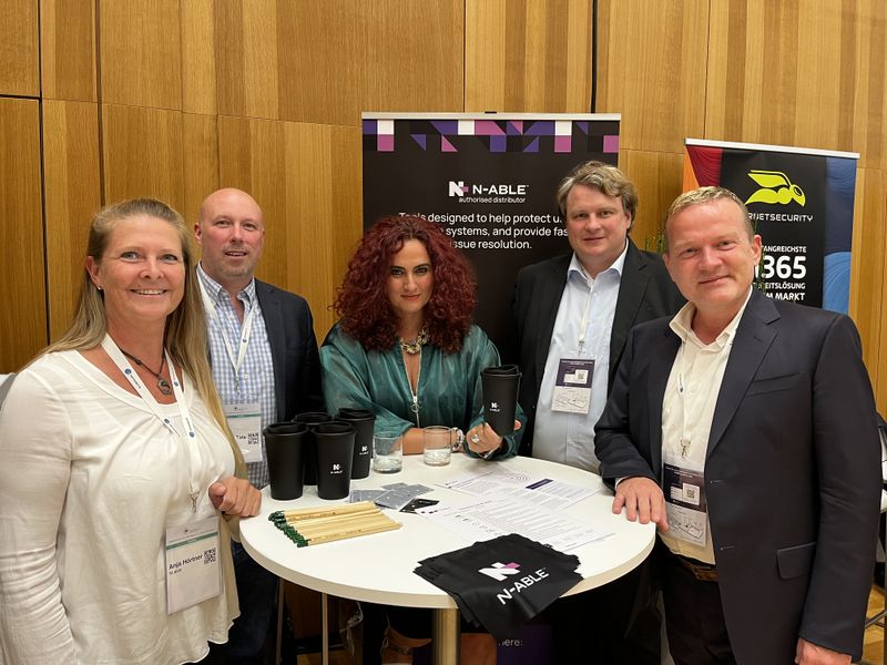 Besa, IT-BUSINESS, mit dem N-able Team. (IT-BUSINESS)