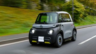 Der Basispreis für den Rocks-e liegt bei 7.990 Euro an. Eine Vespa ist gerade mal 1.500 Euro günstiger, aber weniger wetterfest. (Ampnet)