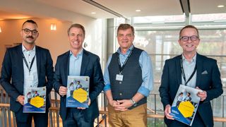  V. l.: David Sosto Archimio (IfA), Helmut Eifert, Jens Nietzschmann (beide DAT) und Prof. Dr. Stefan Reindl bei der Präsentation der Studie. (Bild: IfA/DAT)