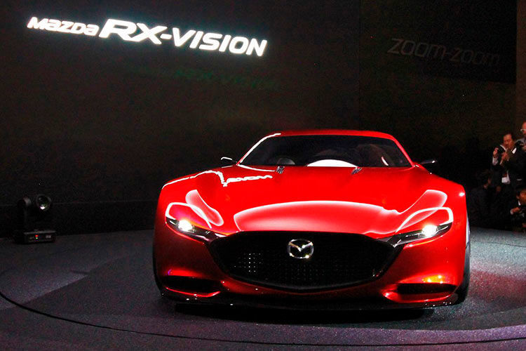 Die Studie RX-Vision erinnert an den Mercedes AMG GT. (Foto: press-inform)