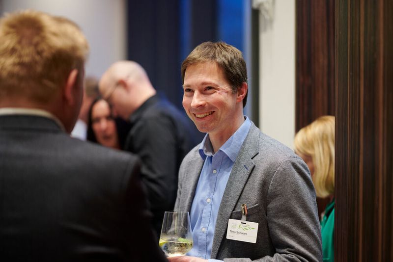 Impressionen vom ELEKTRONIKPRAXIS Frühlingsfest 2023 im Ketterer Kunst mit der Verabschiedung von Johann Wiesböck.  (Bild: © EYE AM CHRIS)