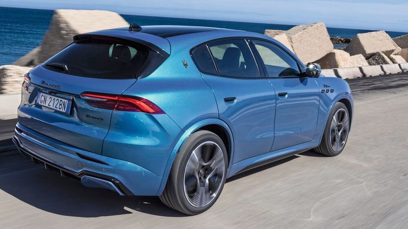 Optisch unterscheidet sich die Folgore-Version nur marginal von seinen Verbrenner-Varianten. (Bild: Maserati)