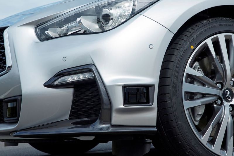 In dem modifizierten Modell stecken sechs Laserscanner, zwölf Sonare, ... (Nissan)