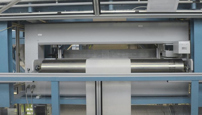 Evonik nimmt eine Thin-Film-Composite-Anlage zur Beschichtung von Membranen für die organophile Nanofiltration in Betrieb. (Evonik)