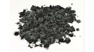 Carbon- (Bild) und Naturfaserprodukte, die beim Schreddern respektive Recyceln zu ungleichmäßigen Flakes und Fasern werden sowie Fasern, die sich mechanisch zu Produktbrücken verhaken und so nicht mehr an der Förderschnecke ankommen lassen sich nur schwer weiter verarbeiten. Das neue Brabender-Dosiersystem FX50 schafft das aber, heißt es. (Brabender)