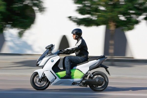 ... bei 220 V/16 A sind es etwa 3 h (BMW)