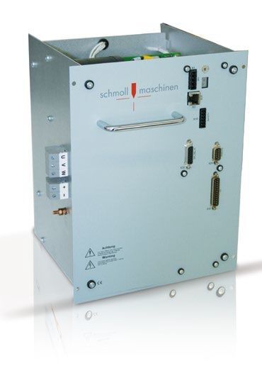 Für den Kunden Schmoll Maschinen entwickelte Sieb & Meyer eine kundenspezifische Ausführung des Frequenzumrichters FC2, bei dem Bauform und Frontplatte individuell angepasst sind (Bild: Sieb & Meyer)