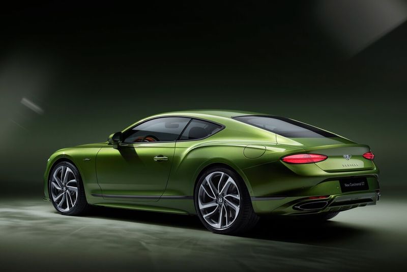 Das Coupé kommt mit gleicher Leistung auf sogar 335 km/h. (Bild: Bentley)