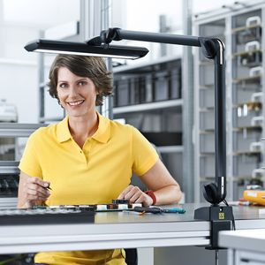 Die flexible Gestängeleuchte Taneo lässt sich auf individuelle Bedürfnisse leicht ausrichten.