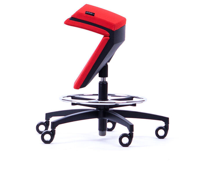 Die mechanischen Eigenschaften des neuen Drehstuhlsystems Mykinema Active Chair ermöglichen ein dynamischeres Zusammenspiel von höhenverstellbarem Tisch und Drehstuhl mit Stehhilfe-Funktion.  (Mykinema)