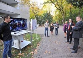 Vorstellung eines virtuellen Prüfstands auf dem Hochschulcampus. (Geyer/Christ)