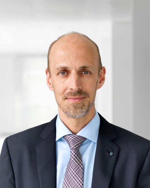 Peter Leibinger, stellvertretender Vorsitzender der Unternehmensgruppe und Vorsitzender des Geschäftsbereichs Lasertechnik, betont: „Die Vernetzung von Daten und Dingen kann nur im Zusammenspiel vieler Player gelingen.“ Deswegen engagiert sich Trumpf auch als Partner der Innovationsplattform Code_n, die im September in Karlsruhe ein großes Start-up-Festival veranstalten wird und wo sich Start-ups aus dem Bereich Photonics 4.0 präsentieren und austauschen werden, so Leibinger. (Bild: Trumpf)