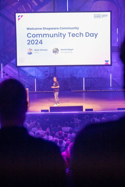 Shopware-CPTO Mark Stanley während seiner Präsentation beim ersten der beiden Tage, dem Tech Day (Bild: Shopware)