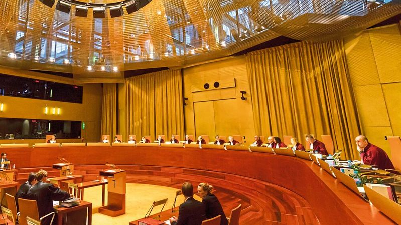 Die große Kammer des europäischen Gerichtshofes: Am 14. Juli urteilte das Gremium zum sogenannten Thermofenster in Abgasreinigungsanlagen von Fahrzeugen. Die große Kammer des europäischen Gerichtshofes: Am 14. Juli urteilte das Gremium zum sogenannten Thermofenster in Abgasreinigungsanlagen von Fahrzeugen.