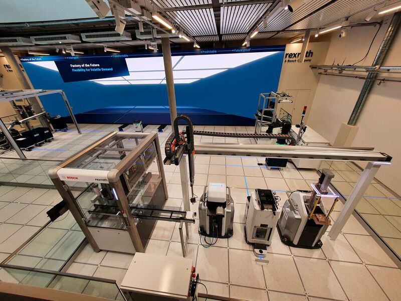 Blick in die Modellfabrik der Zukunft bei Bosch Rexroth in Ulm. (Ines Stotz)