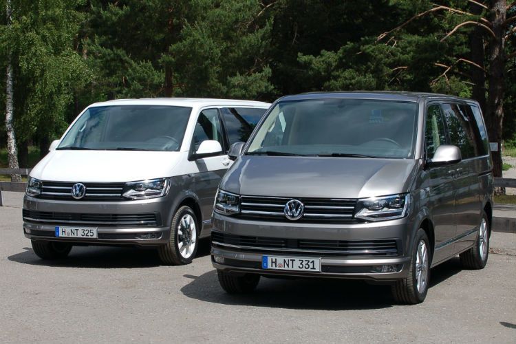 Der T6 als Sondermodell Generation Six (links) und als Multivan. (Foto: Udo Schwickal)