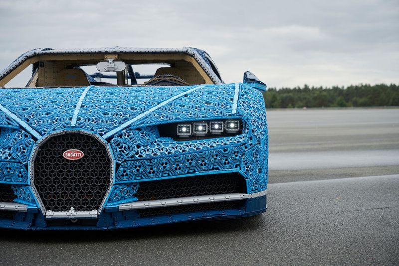 Über 1 Million Lego Technic Teile, 13.438 Arbeitsstunden, 5,3 PS, 92 Nm und Spitzengeschwindigkeit von kanpp 20 km/h: Der Bugatti Chiron als Original-Lego-Modell. (Lego)