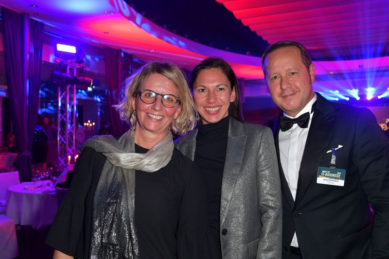 Stephanie Steen, IT-BUSINESS, (l.) mit Stefanie und Jörg Eilenstein, TIM (Hannes Magerstaedt)