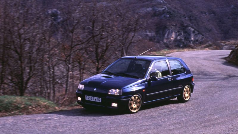1993: Der Clio Williams debütiert mit 150 PS Leistung, das Modell sprintet von Null auf 100 km/h in nur 7,8 Sekunden. (Bild: Renault)