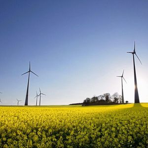 Auch wenn Deutschland zukünftig voraussichtlich weiterhin ein Energieimportland bleiben wird, bieten sich doch industriepolitische Chancen für den Export von Elektrolysetechnologie in bevorzugte Power-to-X(P2X)-Regionen mit günstigen Sonnen- und Windverhältnissen.(Bild:  Harald Dietz, ZSW)