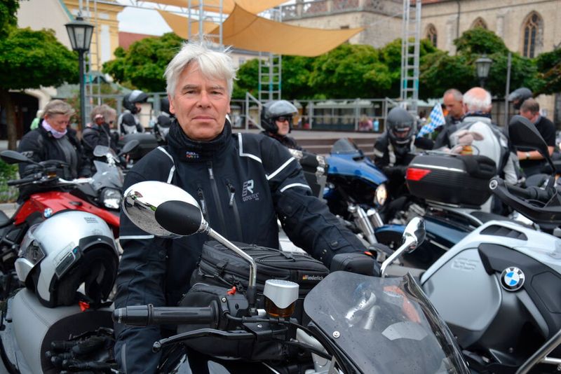 Ebenfalls mit einer BMW angereist sind Christian Baumann und …  (Bild: Michel/»kfz-betrieb«)