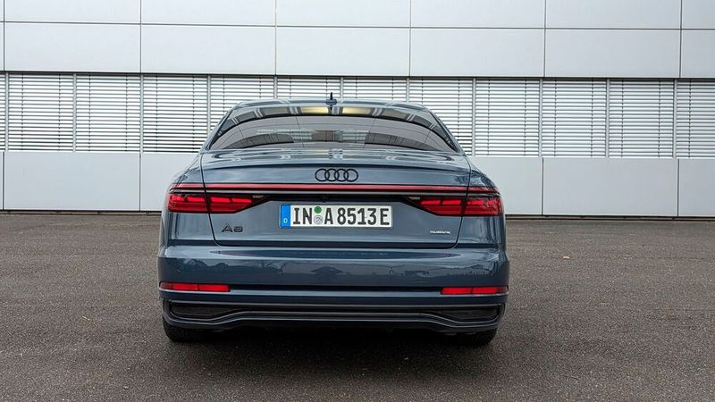 Sichtbare Auspuffendrohre hat der Audi als Plug-in-Hybrid nicht mehr – der Nachfolger wird wohl erst recht keine mehr brauchen, denn er kommt nur noch mit Elektroantrieb. (Bild: Rosenow – VCG)