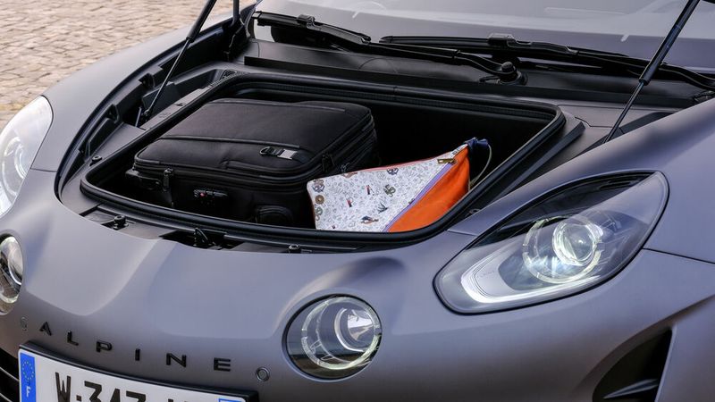 Mit Gepäck sollten die Insassen sparsam planen. Vorne fasst der 96 Liter, hinten sind es nochmals 100 Liter. (Bild: Ampnet/Renault)