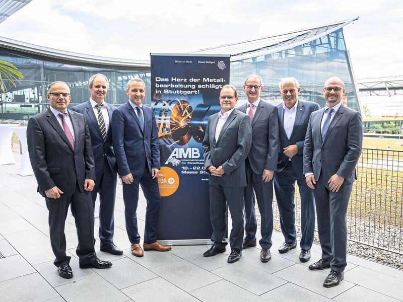 Die Referenten auf der AMB-Fachpressekonferenz mit anschließendem AMB-Roundtable (v. l.: Dr. Reinhold Walz (Gewatec), Markus Heseding (VDMA), Markus Piber (DMG Mori), Prof. Claus Oetter (VDMA), Dr.-Ing. Wilfried Schäfer (VDW), Ulrich Kromer von Baerle (Messe Stuttgart), Markus Horn (Paul Horn)). (Landesmesse Stuttgart, www.messe-stuttgart.de)