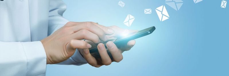 Die Mehrheit der Ärzte steht den „Apps auf Rezept“ grundsätzlich offen gegenüber – so das Ergebnis einer Befragung von Ärzten und Psychotherapeuten 