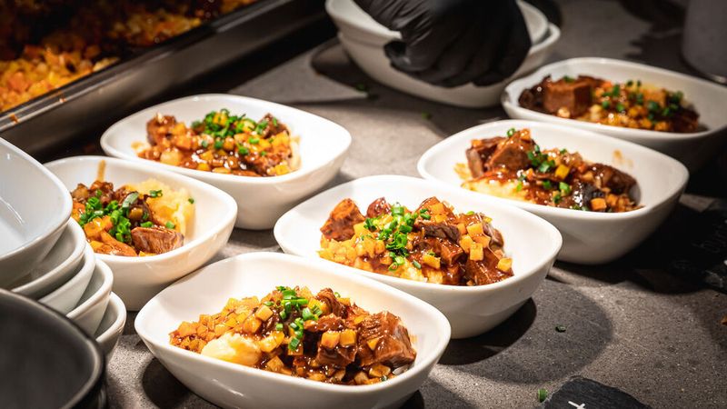 Und es gab erst mal eine Stärkung für die Gäste. (Bild: Stefan Bausewein)