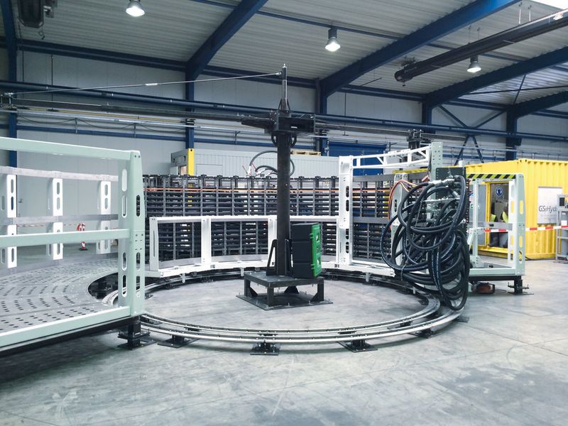 Das gesamte System wurde unter strengsten Sicherheitsvorkehrungen bei Tsubaki Kabelschlepp im Rahmen eines Factory-Acceptance-Tests installiert und getestet. (Tsubaki Kabelschlepp)