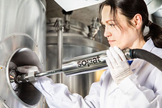 Die intelligenten Systeme von Sopat nutzen eine fotooptische, bildbasierte Inline-Technologie, um Partikel, Tropfen und Blasen in Echtzeit direkt im laufenden Prozess ohne Zeitverzögerung zu analysieren.(Bild:  Endress+Hauser)